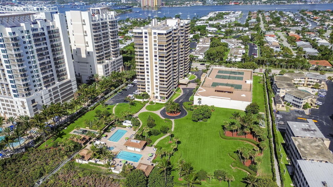 Foto del edificio - 3400 N Ocean Dr