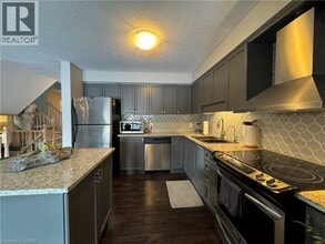 Building Photo - 536 Beaver Creek Crescent