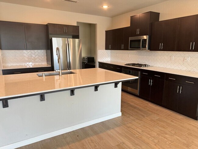 Foto del edificio - 3321 San Marino Ave.   (Ashlan & Highland)