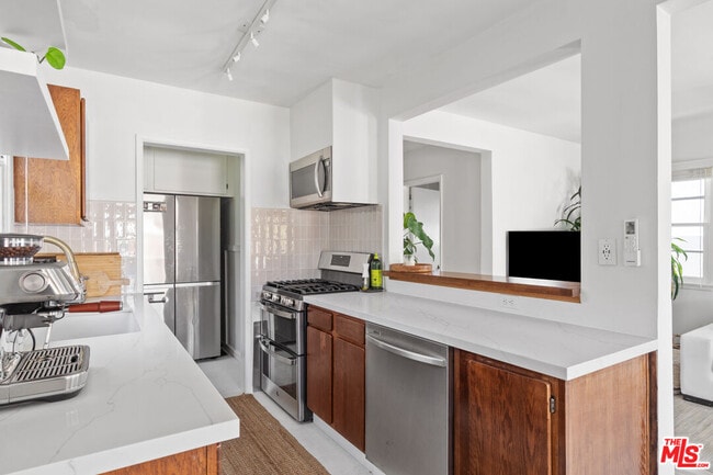 Building Photo - 668 Marr St