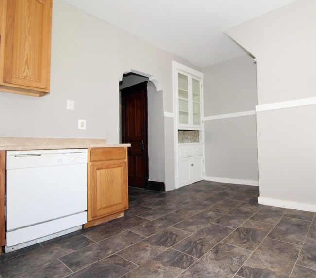 Building Photo - 4542 Virginia Ave