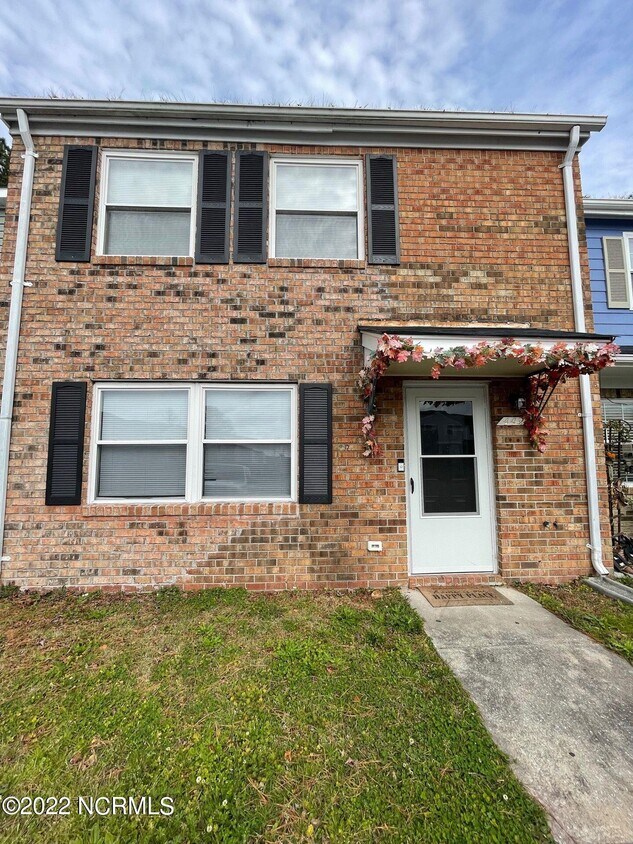 442 Myrtlewood Cir, Jacksonville, NC 28546 Townhome Rentals in