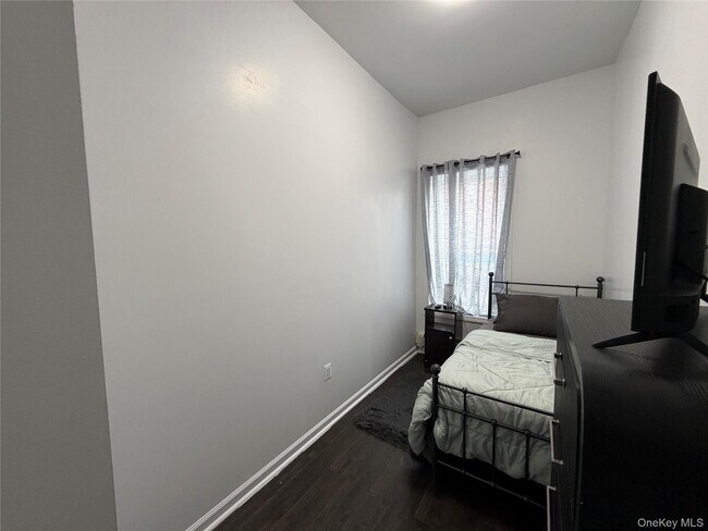 Foto del edificio - 509 E 183rd St