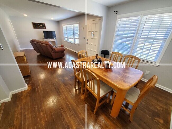 Foto del edificio - Spacious Overland Park Ranch Home w/Finished Basement-Available NOW!!