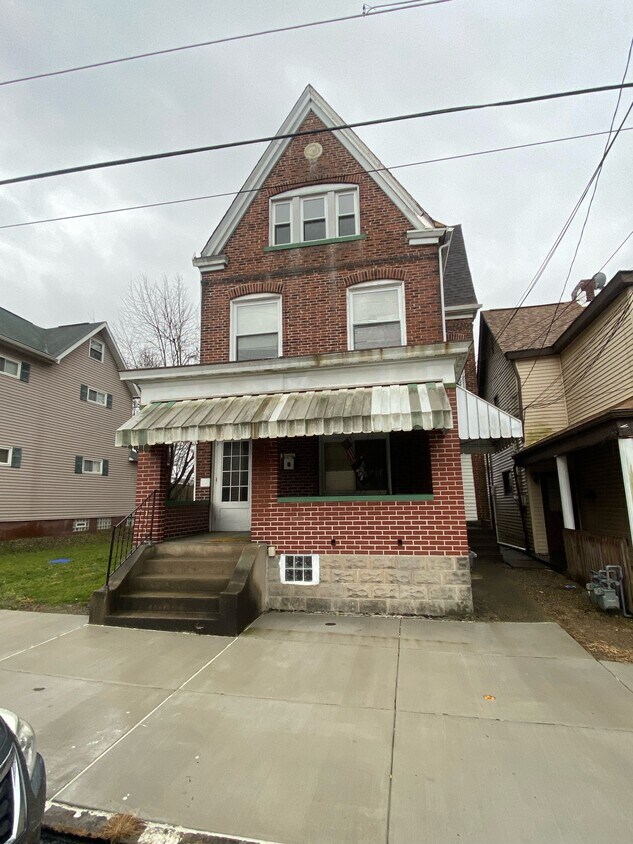 543 3rd St, Pitcairn, PA 15140 Apartments in Pitcairn, PA