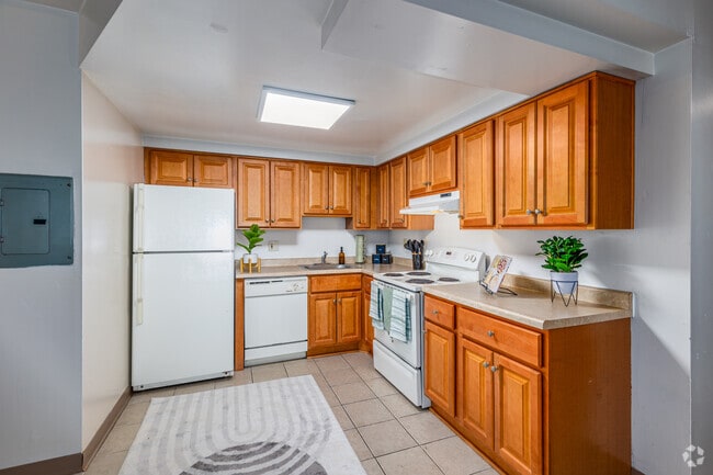 3BR, 2BA - 924SF - Kitchen - Bates Hill Apartments
