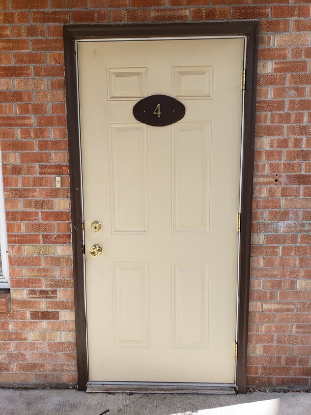 Front Door - 234 W 1st S