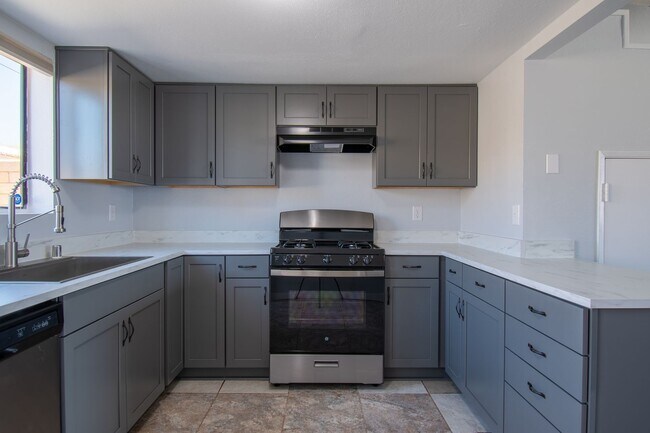 Foto del edificio - AVAILABLE NOW ! 2 Bedroom 2 Bathroom 2-Story Apartment in Desert Hot Springs! MOVE IN SPECIAL HAL...