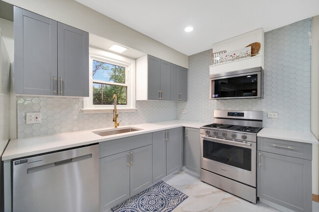 Building Photo - 22W362 Hackberry Dr