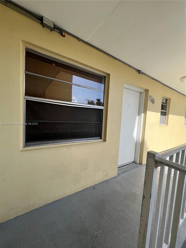 Foto del edificio - 427 Santander Ave