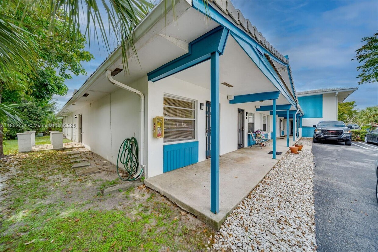 Primary Photo - 11640 NW 39th St