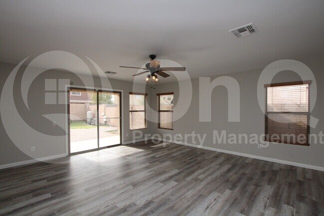 Foto del edificio - 43361 W Elizabeth Ave
