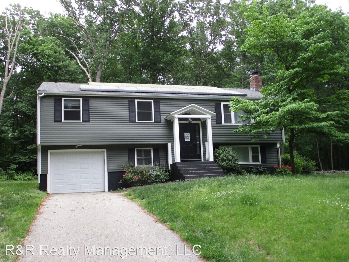 3 br, 2.5 bath House 61 Swift Road House Rental in Northbridge, MA