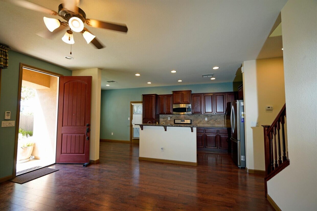 3647 el Dala Ln, Sacramento, CA 95834 House for Rent in Sacramento