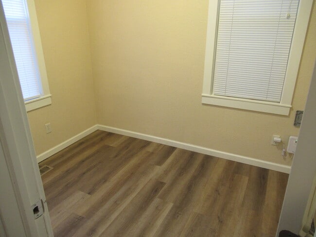 Building Photo - 615 E St Vrain St