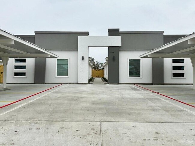 Foto del edificio - 425 E Acacia Ave