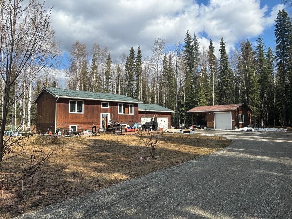Primary Photo - Spacious home in North Pole / 2 Car Garage