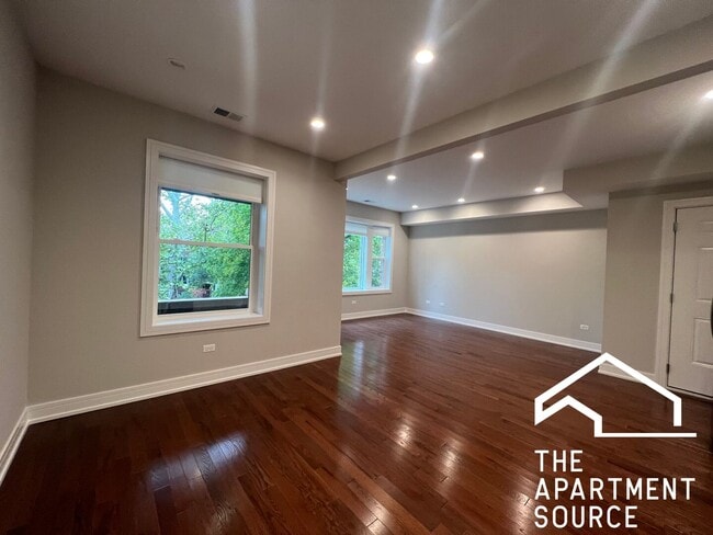 Foto del edificio - 4641 Malden St