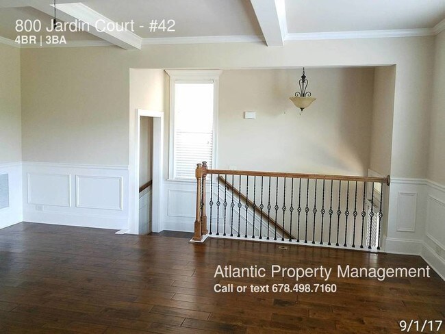 Building Photo - 800 Jardin Ct