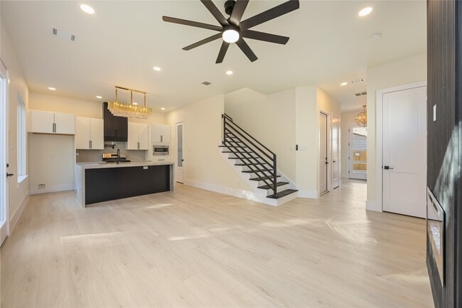 Building Photo - 7125 England St