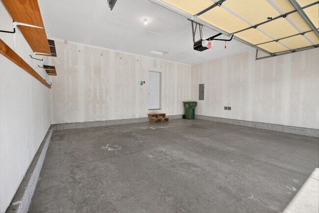 Building Photo - 3 Bedroom 3.5 bath