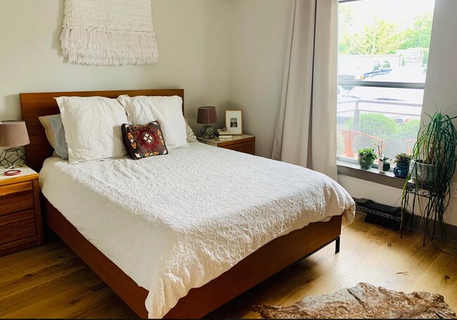 Bedroom - 1260 Martin St