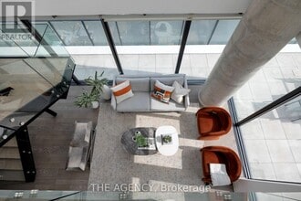 Building Photo - 161 Roehampton Ave