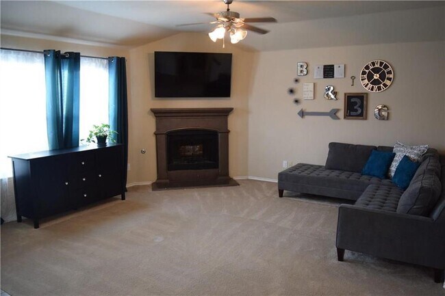 Building Photo - 5201 Bear Valley Dr