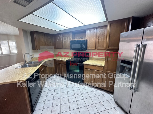 Foto del edificio - 4770 W New World Dr