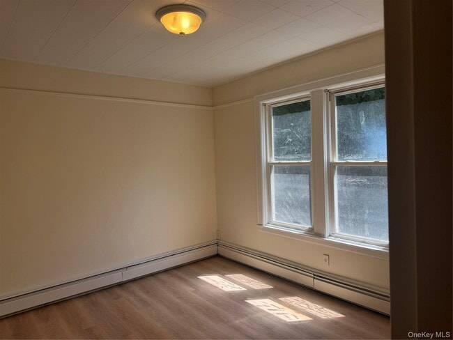 Building Photo - 572 Warburton Ave