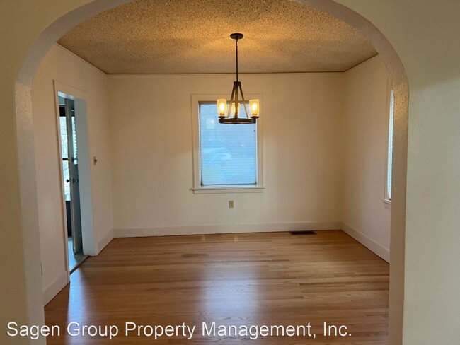 Building Photo - 2 br, 1 bath House - 1802 McGilvra Blvd E