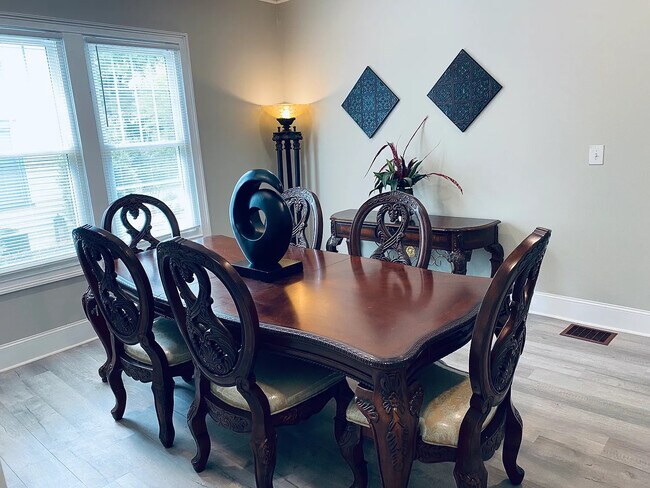 Foto del edificio - Room in Single Family Home on W 3rd Ave