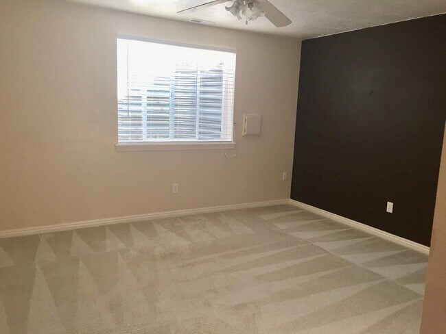 Building Photo - 348 N 550 E