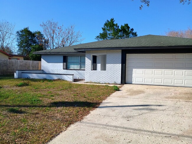 Building Photo - Updated 3-bedroom 2-bathroom 2 car garage ...