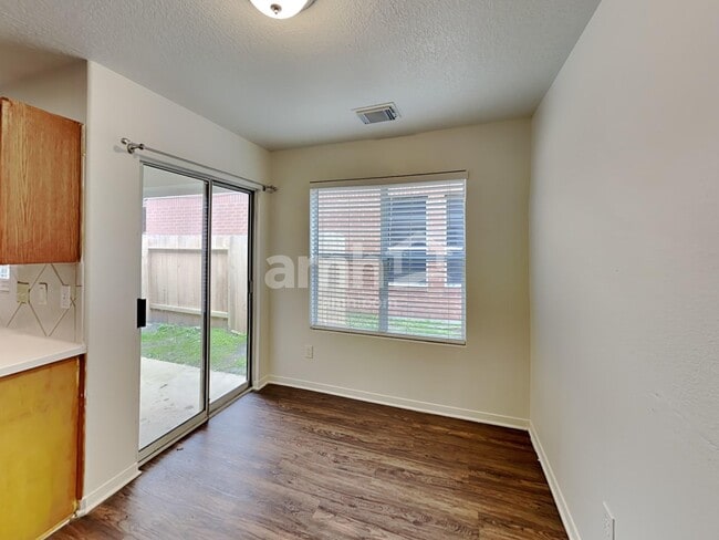 Building Photo - 12123 Landsdown Ridge Way