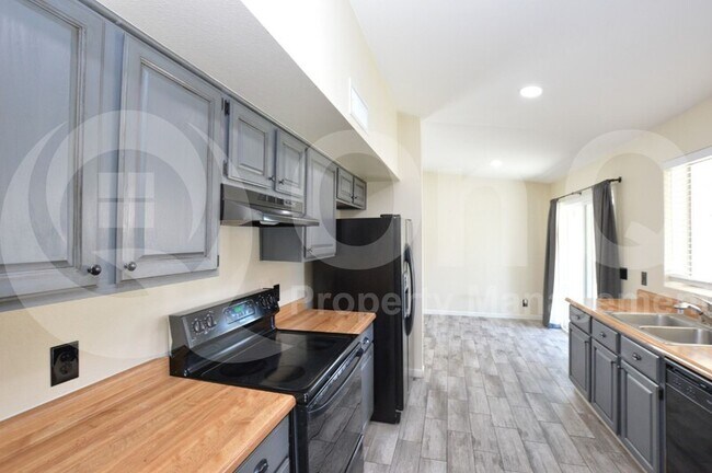Building Photo - 4549 N 101st Ave