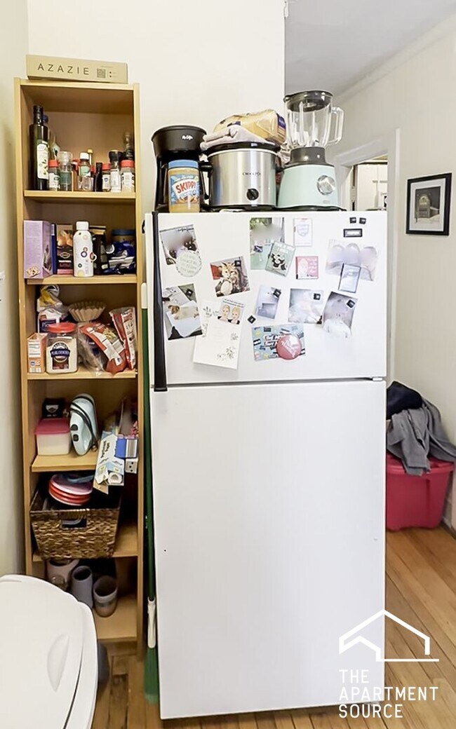 Building Photo - 4604 N Winchester Ave