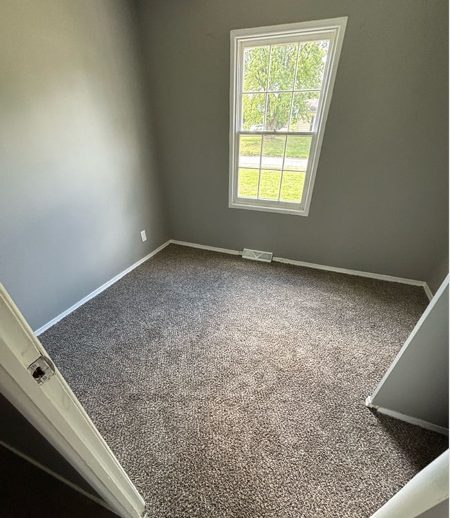 Building Photo - LIMITED TIME**NO APPLICATION FEE**1/2 OFF ...