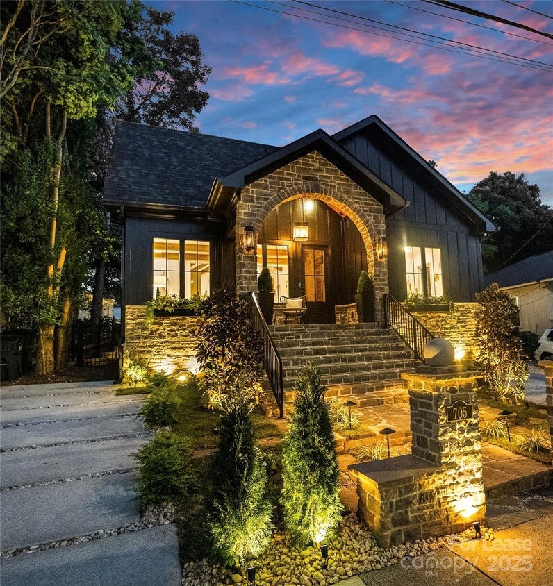 Primary Photo - 705 S Torrence St