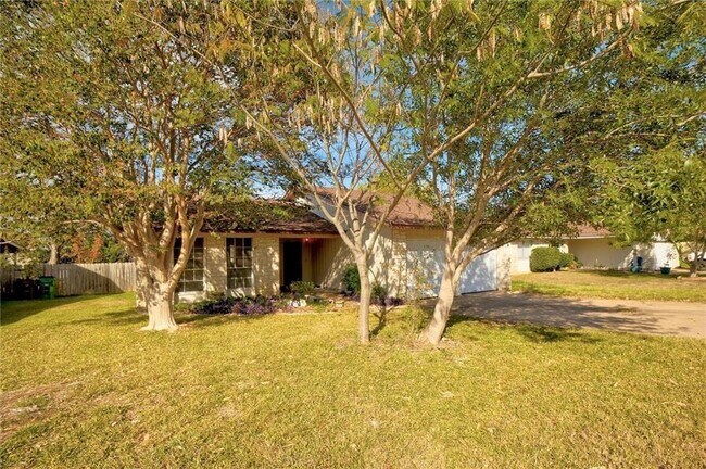 Foto del edificio - 3916 Stoney Hill