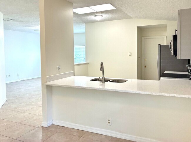 Foto del edificio - Charming 3-Bedroom Home in East Orlando – ...