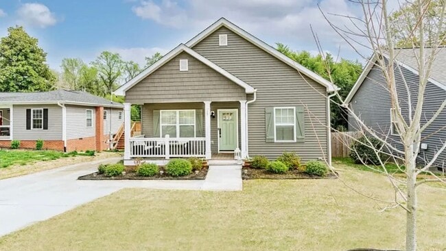 Beautiful 3/2 Available June 1st! - Beautiful 3/2 Available June 1st! House