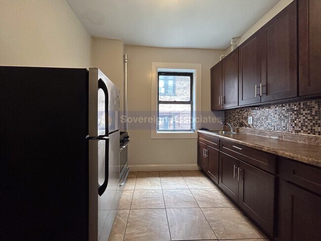 Foto del edificio - 141 Nagle Avenue