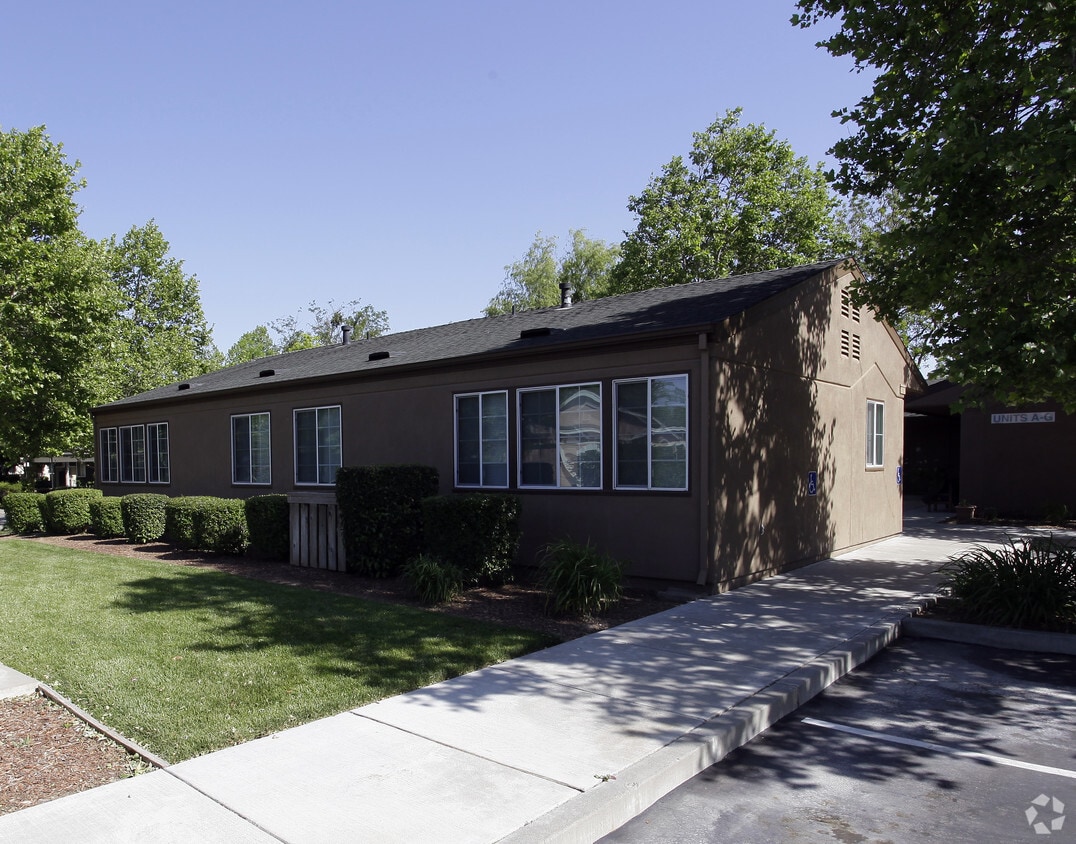 Becerra Plaza Apartments in Davis, CA