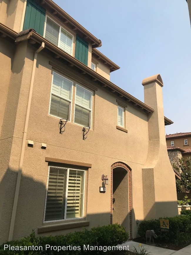 Building Photo - 4 br, 4 bath House - 548 Heligan Ln. unit 3