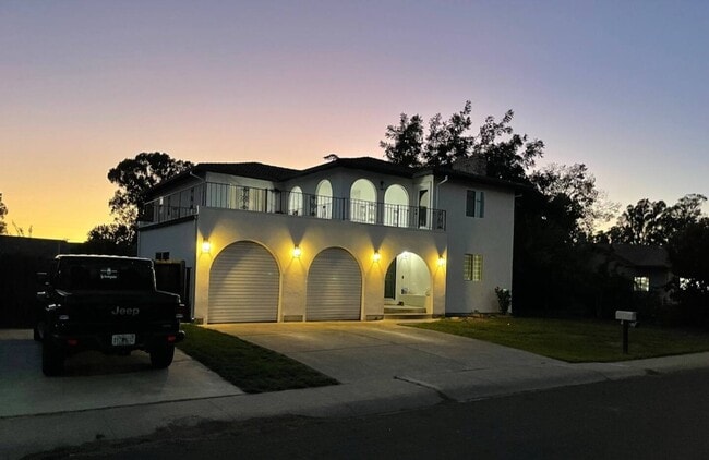 Building Photo - 523 Paula Dr