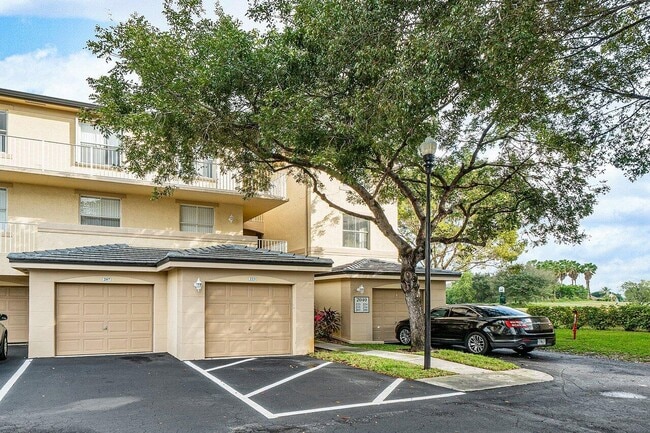 Building Photo - 2040 Greenview Shores Blvd