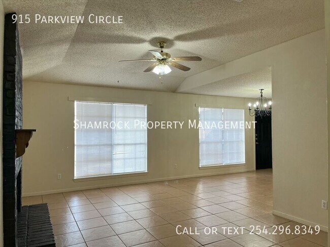 Building Photo - Duplex in Midway ISD