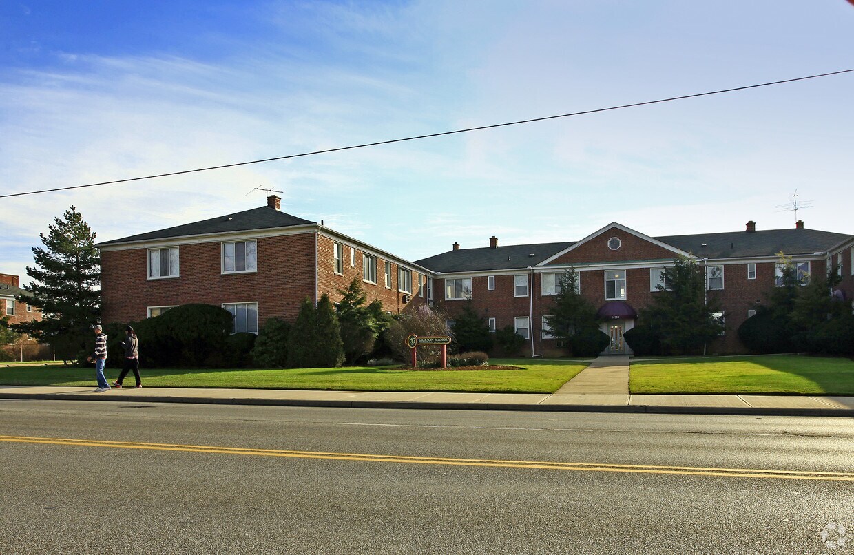 Jackson Manor Apartments in University Heights, OH