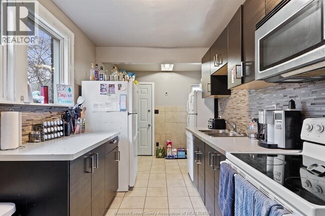 Building Photo - 554 Askin Ave